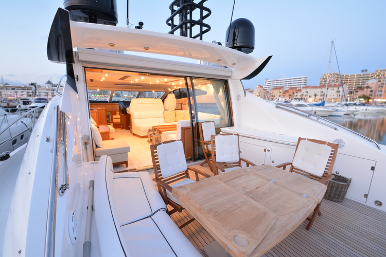 SUNSEEKER PREDATOR PRIVATE CHARTER - Luxury Boat Trips